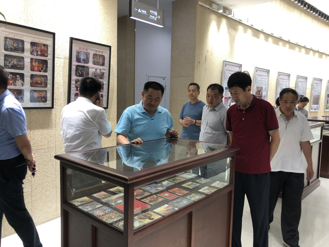 启蒙人生路  追梦新时代             ——庆祝新中国成立70周年连环画展览