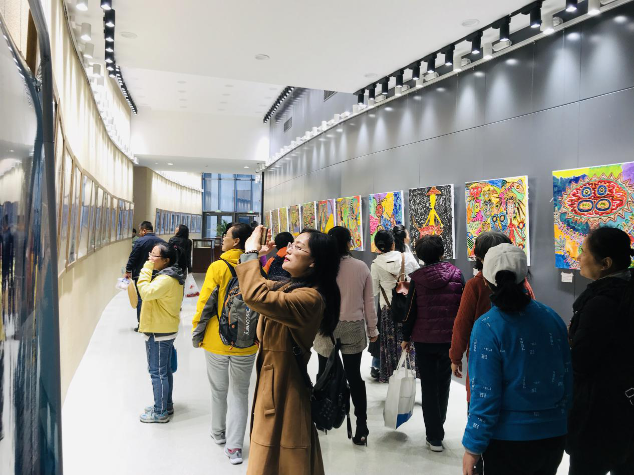 【新闻稿】“东张西望”--万兆庆原创重彩绘画艺术作品展